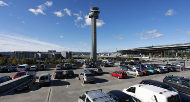 Avinor walczy z chaosem przy lotnisku w Oslo. Chce bezpłatnych miejsc parkingowych