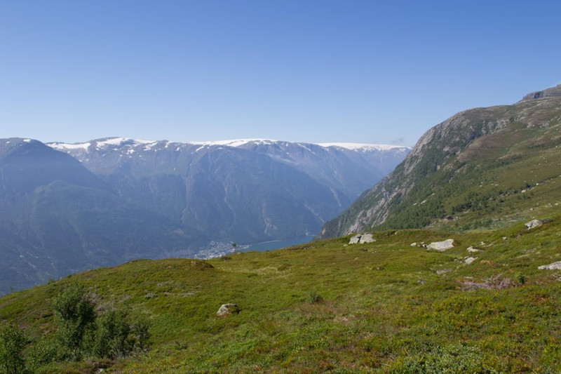 Wycieczki po norweskich szlakach górskich to obowiązkowy punkt programu dla turystów.