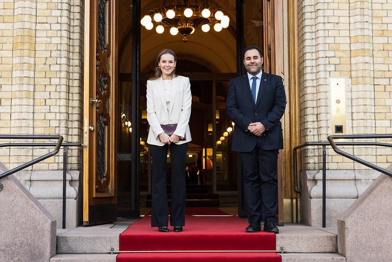 Na zdjęciu: księżniczka Ingrid Aleksandra i przewodniczący Masud Gharahkhani podczas wizyty w Stortingu (20.01.2022).