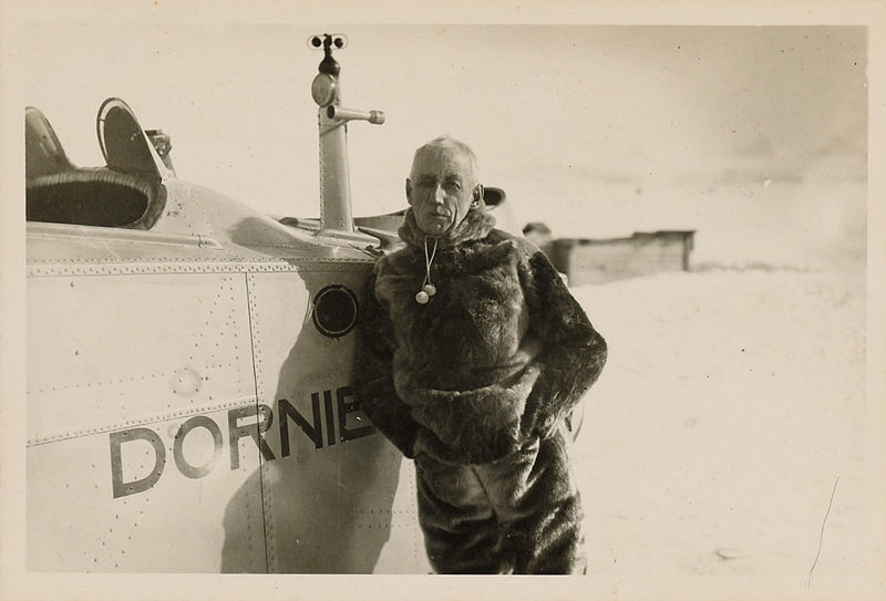Roald Amundsen na Svalbardzie w 1925 roku.
