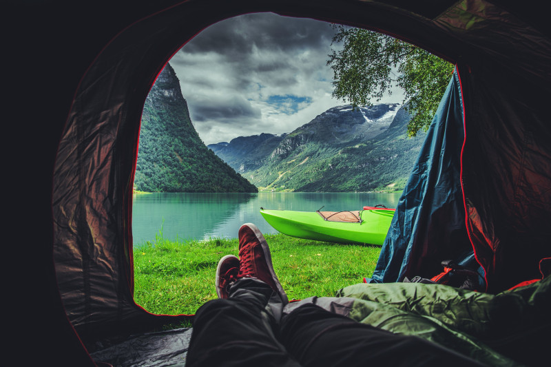 Choć namiot w Norwegii można rozbić w zasadzie w dowolnym miejscu, nie dotyczy to przyczep i kamperów.