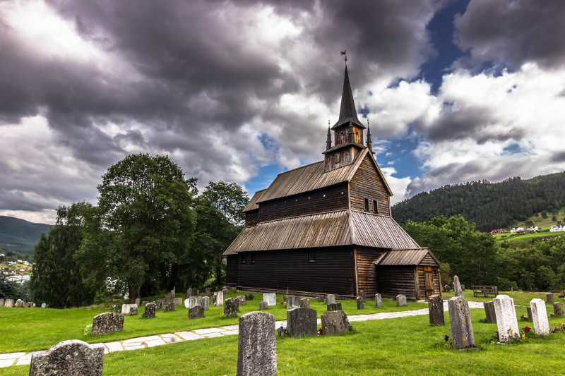 Kościół jest zbudowany w całości z drewna sosnowego z lasu Kaupanger.