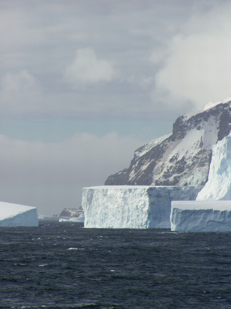 Lód stanowi większość powierzchni Wyspy Bouveta.