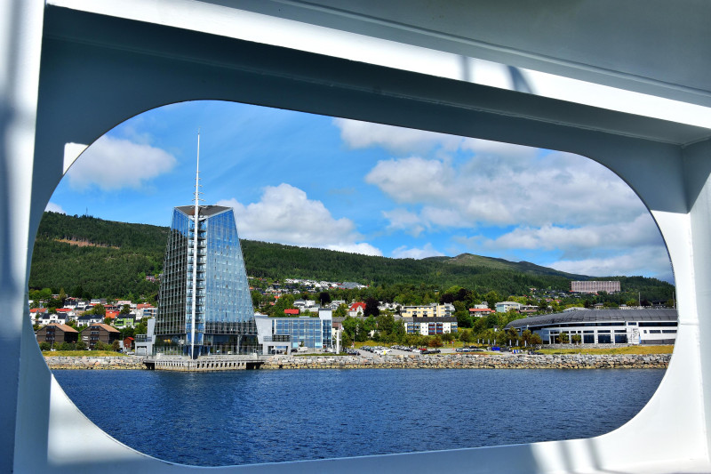 Widok na Molde z promu.  