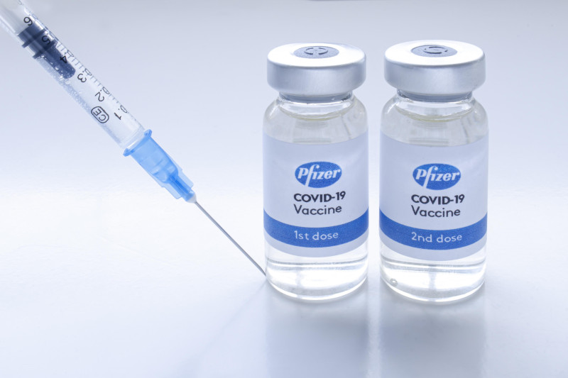 Połączenie dawek preparatów Vaxzevria i Pfizer jest tak samo skuteczne jak podanie dwóch dawek szczepionki Pfizer. 