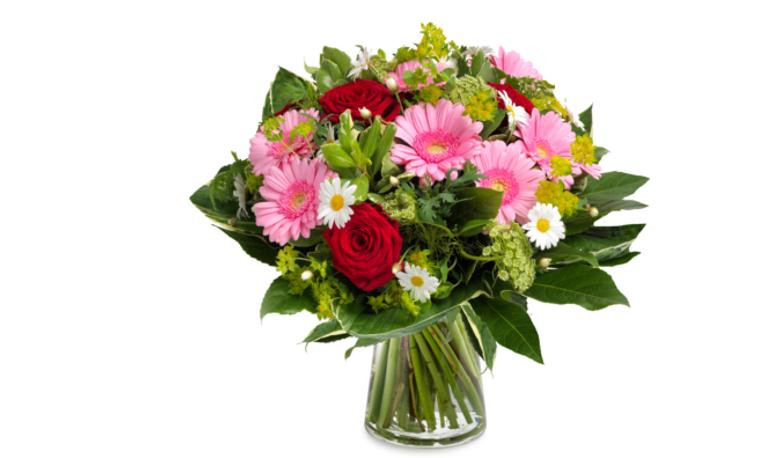 Piękny bukiet kwiatów z pewnością sprawi radość  każdej mamie!