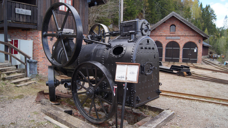 Maszyna parowa napędzająca generator prądu, zbudowana w 1906 roku w Anglii.