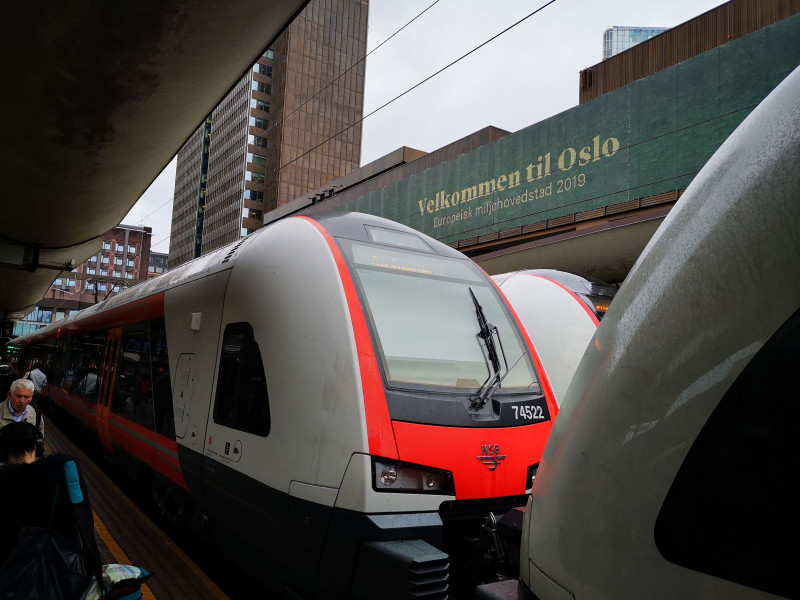 Biało-czerwone pociągi z logo NSB przejdą już niedługo do historii. 