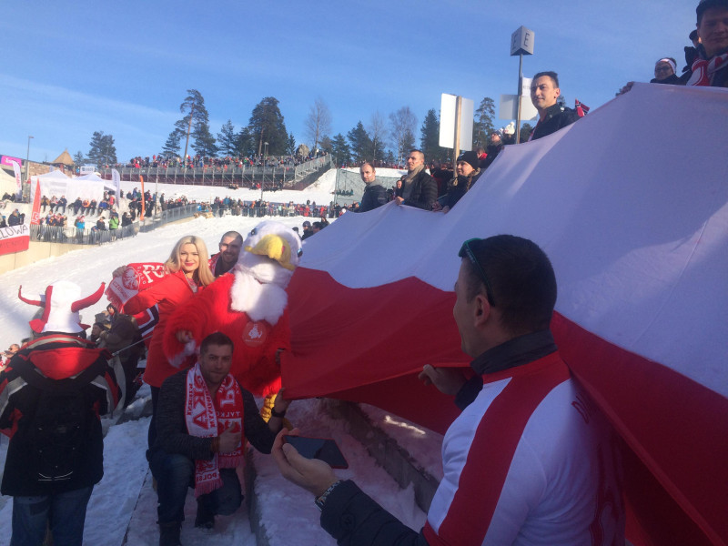 Polscy kibice przygotowują 15-metrową flagę