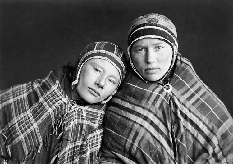 Portret dwóch kobiet z Kautokeino.