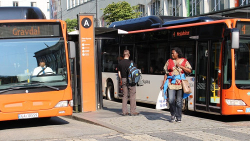 Nowe zalecenia dla podróżujących transportem publicznym: ograniczona liczba pasażerów w pojazdach