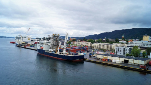 „Nie możemy siedzieć i czekać na reakcję UE”. Norwescy politycy chcą zamknięcia portów dla rosyjskiej floty