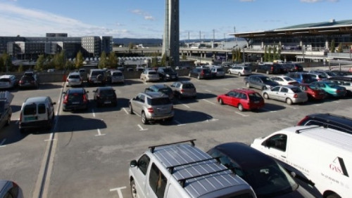 Innowacje na stołecznym lotnisku: będą automatyczne opłaty za parking