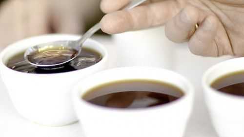 Kawa z surowym jajkiem? Internauci obrzydzeni przepisem na norweski poranek