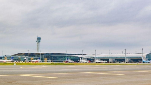 Nawet sześć godzin oczekiwania na kontrolę: Avinor informuje o kolejkach na lotniskach