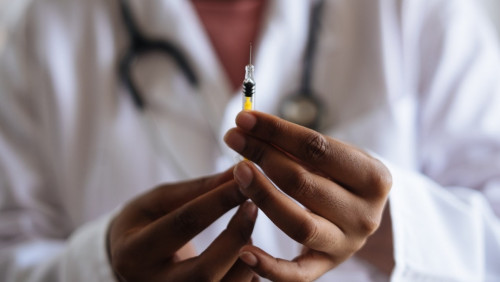 Wstrzymano testy szczepionki na koronawirusa: miała trafić do Norwegii i państw UE