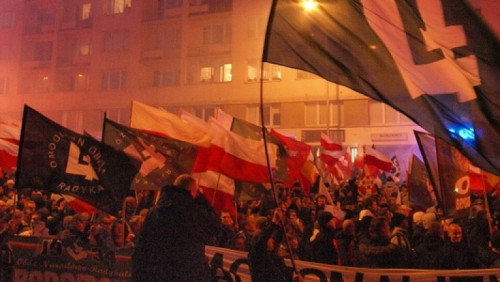 Norweskie media o 11 listopada: „Prawicowi ekstremiści przejmują ulice Warszawy”