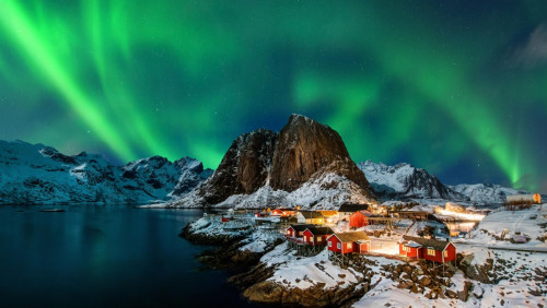Koniec lata, początek sezonu na zorzę polarną. „Zieloną wstęgę” można już upolować w Norwegii
