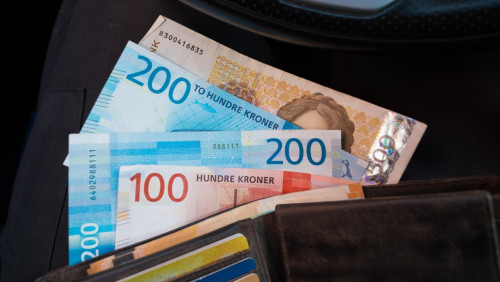 Jak oszczędzać na przelewach do Polski: najlepsze sposoby wymiany walut