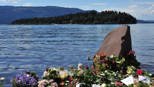 Rocznica masakry na wyspie Utøya: 10 lat temu Norwegia wstrzymała oddech