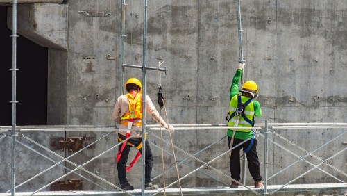 Wypadki śmiertelne podczas pracy: najwięcej zgonów w budowlance i transporcie