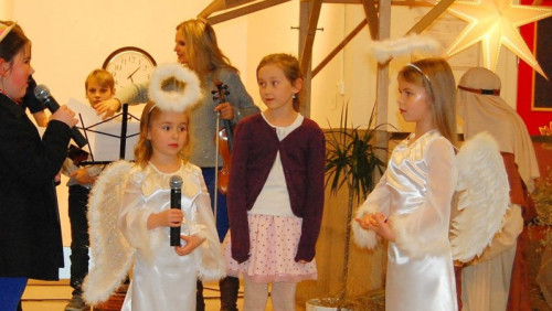Dyskusja diabłów, rodzinna atmosfera i wizyta św. Mikołaja – Wigilia i Jasełka w Polskiej Szkole w Bergen [ZDJĘCIA]