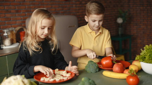 Oslo: dzieci w przedszkolach nie zjedzą mięsa. „Zgodnie z zaleceniami dietetycznymi i celami klimatycznymi”