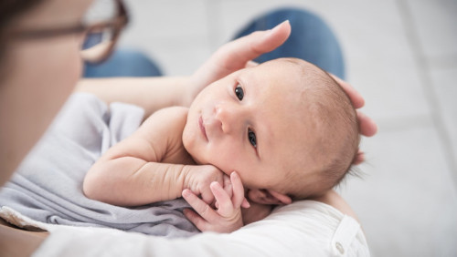 Pandemiczny baby boom? Zaskakująco dużo urodzeń w Norwegii od początku 2021 roku