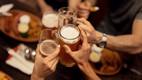 Zielone światło dla branży gastronomicznej: lokale będą mogły sprzedawać alkohol