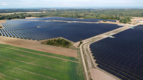 Equinor chwali się elektrownią solarną w Polsce. Zaopatrzy w prąd 31 000 gospodarstw domowych