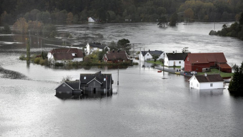 Ulewne deszcze, powodzie i osuwiska: zagrożona niemal cała Norwegia