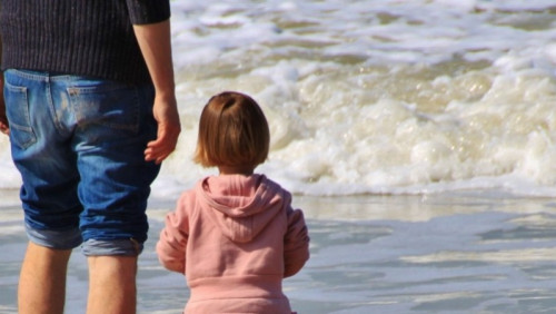 Urlopy rodzicielskie dyskryminują ojców? Norwegia stanie przed Trybunałem EFTA