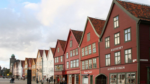 Ponad 1000 zakażeń w Bergen: władze miasta wprowadzają specjalne obostrzenia