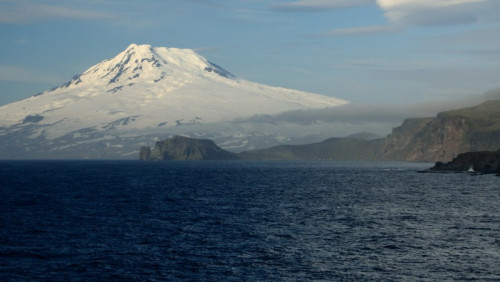 Wyspa jednego wulkanu i… osiemnastu mieszkańców. Czy na Jan Mayen można się nie nudzić?