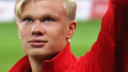 Nie ma nawet 20 lat, a zachwyca na największych murawach: poznajcie złote dziecko norweskiego futbolu