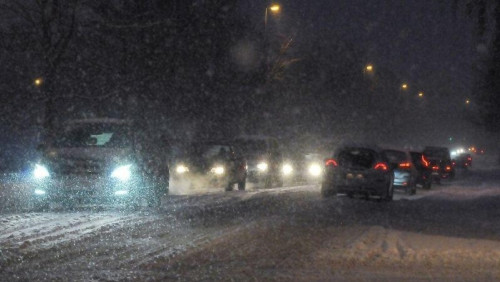 Niebezpiecznie na norweskich drogach: śnieg zaskoczył kierowców i służby