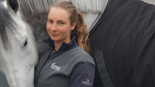 Karolina Bochenek – żeglarka i malarka, która czesze konie dla Duńczyków