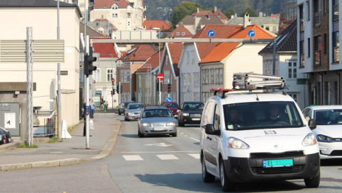 Nowe zasady parkowania i mniej miejsc postojowych. Bergen ogranicza ruch w centrum