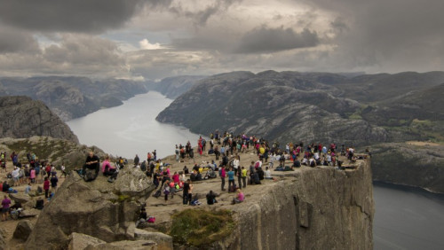 9 rzeczy, które najbardziej denerwują Norwegów podczas wakacji „u siebie”