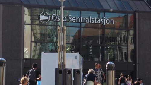 Kolejne opóźnienia i odwołane pociągi: awaria sygnału na Østfoldbanen trwa