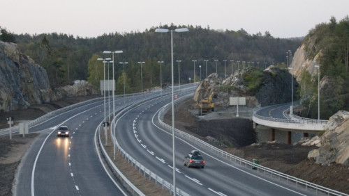 „To nie wpływa na bezpieczeństwo‟. W Norwegii rezygnują z oświetlenia na drogach