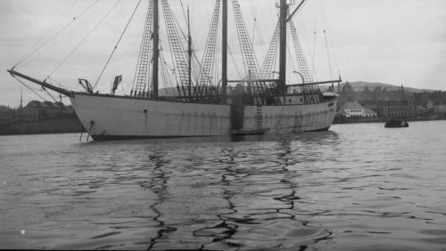 Po stu latach „Królowa” wróciła do domu: wrak statku słynnego polarnika znów nad fiordami