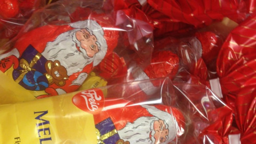  Supermarkety przeceniają świąteczne produkty. Ruszyła coroczna „wojna cenowa”
