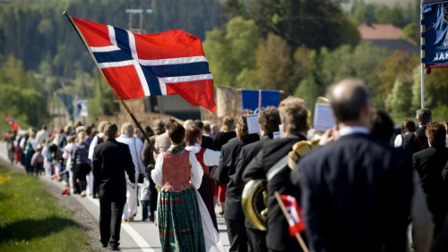 Najniższy wzrost populacji Norwegii od prawie dekady: mniej noworodków i imigrantów, przybyło starych ludzi