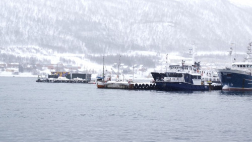 W porcie w Tromsø płonie łódź. Może z niej wyciec nawet 200 000 litrów paliwa