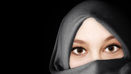 „Dostaniesz pracę, jak zdejmiesz hijab”– zasugerowano młodej muzułmance. Sprawa zelektryzowała Norwegię