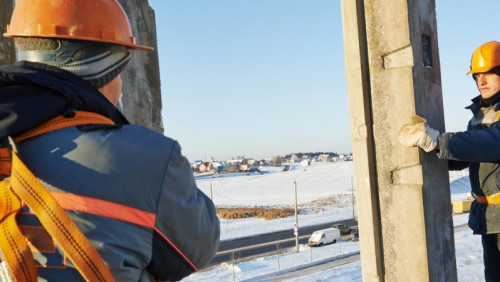 Praca „na minusie” – jakie przepisy w Norwegii regulują pracę na zimnie?