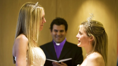 Nowa liturgia dla homoseksualnych małżeństw w Kościele Norwegii: „To dzień, w którym spełniły się modlitwy i marzenia”