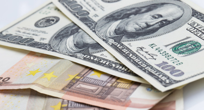 Dolar i euro przebiły kolejną barierę. Korona norweska z następnymi spadkami