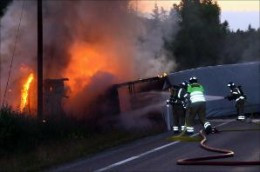 Wypadek polskiej ciężarówki w okolicach Dal, jedna osoba nie żyje 